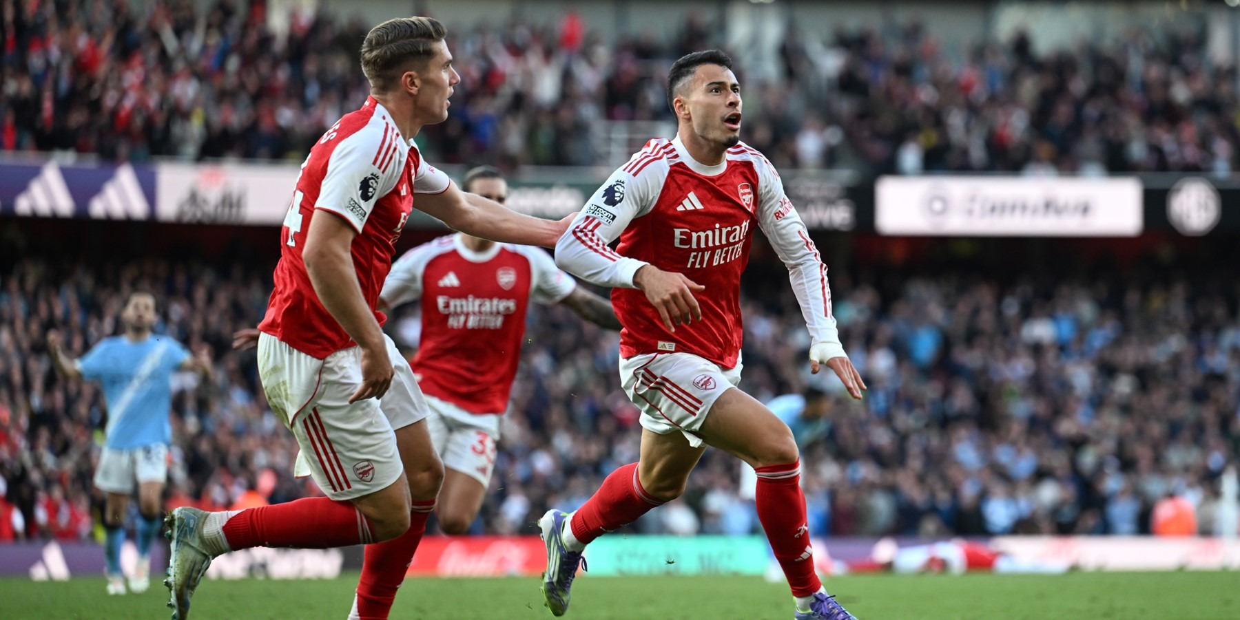 Martinelli Strikes Late as Arsenal Deny Man City